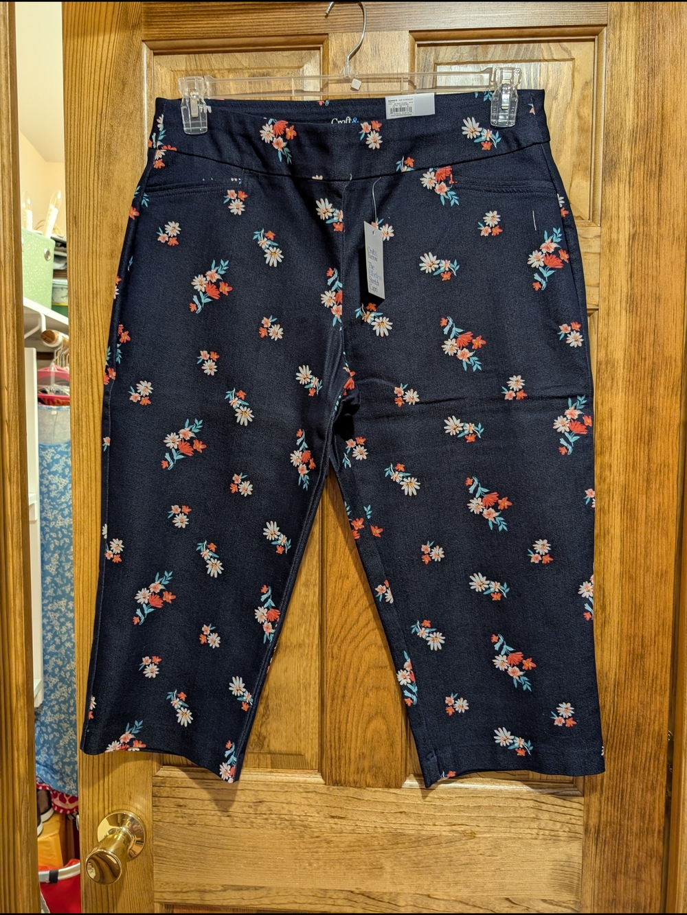 Croft & Barrow Navy Floral Pull-On Capris NWT